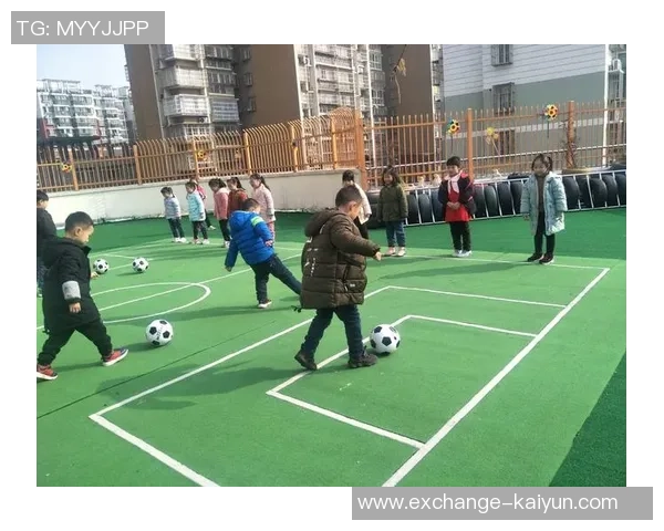 踢足球的乐趣与成长体验分享我在绿茵场上的精彩瞬间