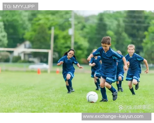 难忘的足球赛：激情与友谊交织的绿茵场上瞬间